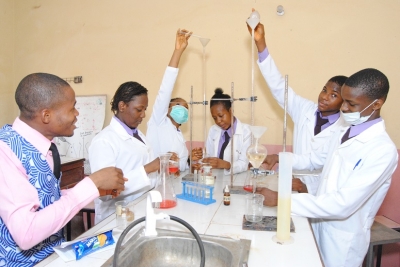 STUDENTS IN THE SCIENCE LAB